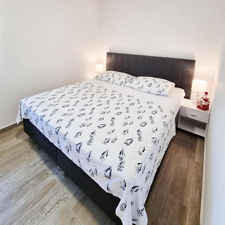Apartment Ane 2 Tisno Extérieur photo
